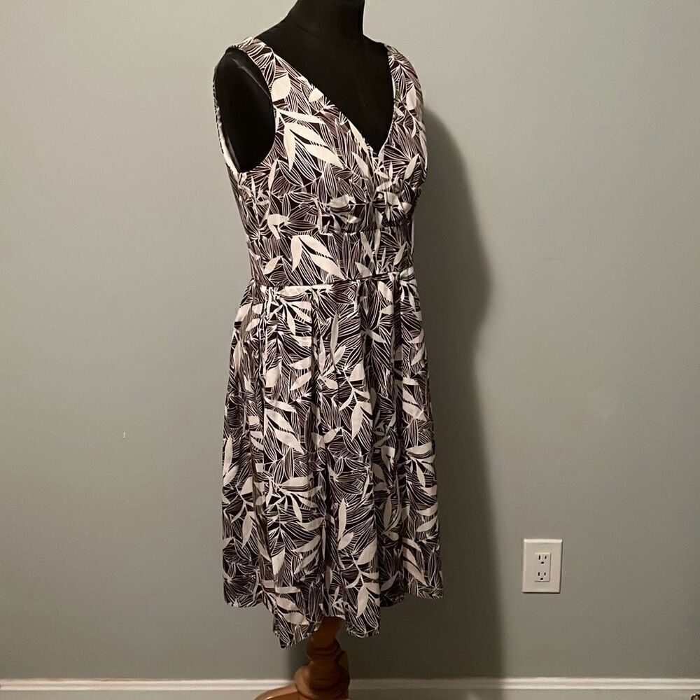 Van Heusen Women's Brown & White Tropical Sleeveless V-Neck A-Line Dress Size 10 - Picture 8 of 9